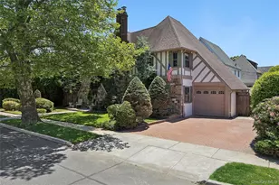 58 Park Ln, Rockville Centre, NY 11570 - Photo 2