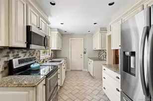 58 Park Ln, Rockville Centre, NY 11570 - Photo 14
