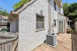 58 Park Ln, Rockville Centre, NY 11570 - Photo 30