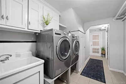 2548 Woodhull Avenue, Bronx, NY 10469 - Photo 16
