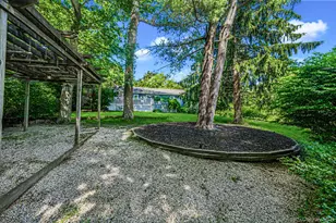 28 Royal Oak Dr, Huntington, NY 11743 - Photo 32