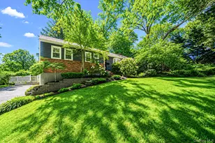28 Royal Oak Dr, Huntington, NY 11743 - Photo 2