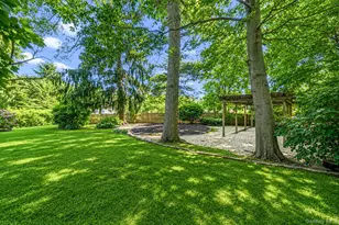 28 Royal Oak Dr, Huntington, NY 11743 - Photo 30