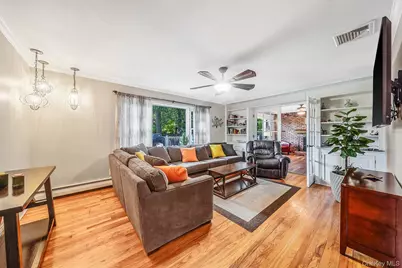 28 Royal Oak Drive, Huntington, NY 11743 - Photo 4