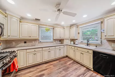 28 Royal Oak Drive, Huntington, NY 11743 - Photo 12