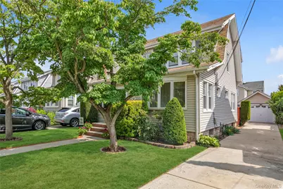 57 Malden Avenue, Lynbrook, NY 11563 - Photo 2