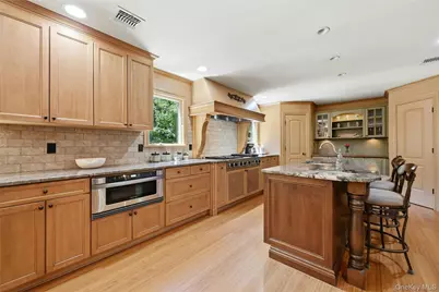 28 Maplewood Drive, Northport, NY 11768 - Photo 10
