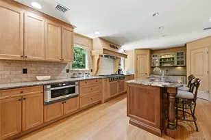 28 Maplewood Dr, Northport, NY 11768 - Photo 10