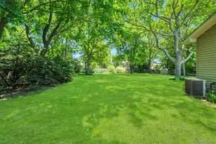 8 Camille Ln, Holbrook, NY 11741 - Photo 4