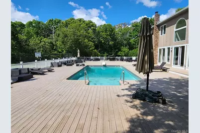 133 Old Country Road, East Quogue, NY 11942 - Photo 4
