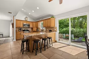 634 Myrtle Ave, West Islip, NY 11795 - Photo 4