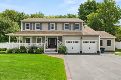 634 Myrtle Avenue, West Islip, NY 11795 - Photo 1