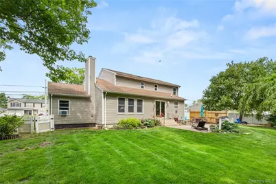 634 Myrtle Avenue, West Islip, NY 11795 - Photo 22