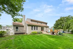 634 Myrtle Ave, West Islip, NY 11795 - Photo 22