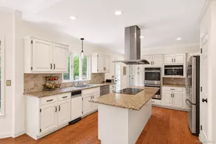 7 Huntington Connecticut Ln, New Fairfield, CT 06812 - Photo 10