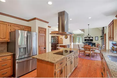 7 Huntington Connecticut Lane, New Fairfield, CT 06812 - Photo 12