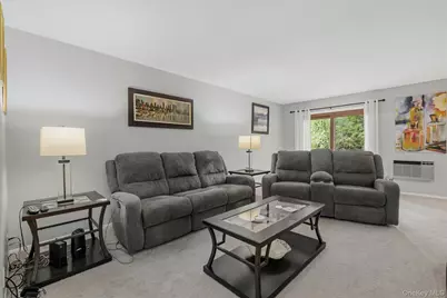10 Oakwood Terrace #107, New Windsor, NY 12553 - Photo 4