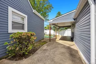 8 Lilac Ln, Levittown, NY 11756 - Photo 26