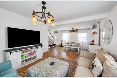 8 Lilac Lane, Levittown, NY 11756 - Photo 12