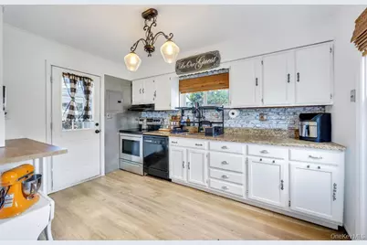 8 Lilac Lane, Levittown, NY 11756 - Photo 2