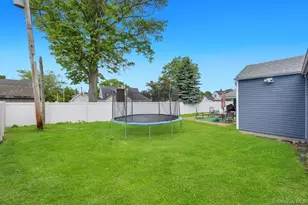 8 Lilac Ln, Levittown, NY 11756 - Photo 22