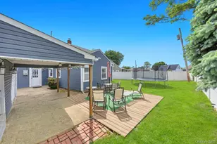 8 Lilac Ln, Levittown, NY 11756 - Photo 24