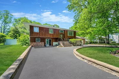 118 Ledgewood Drive, Smithtown, NY 11787 - Photo 2