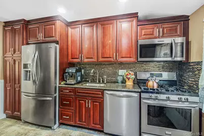 118 Ledgewood Drive, Smithtown, NY 11787 - Photo 24