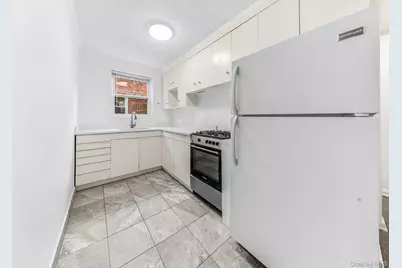 8318 164 Street, Jamaica, NY 11432 - Photo 18
