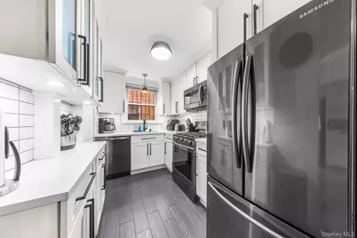 8318 164 Street, Jamaica, NY 11432 - Photo 8