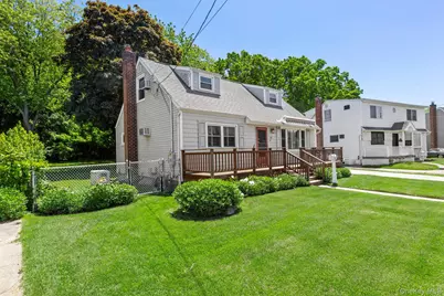 12 Leslie Lane, Massapequa, NY 11758 - Photo 2