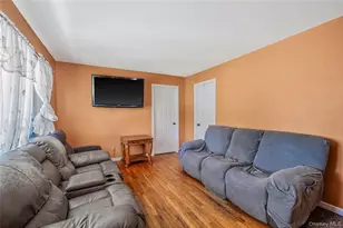117 Timberline Dr, Brentwood, NY 11717 - Photo 2