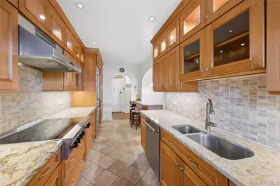 162-21 Powells Cove Boulevard #2R, Whitestone, NY 11357 - Photo 6