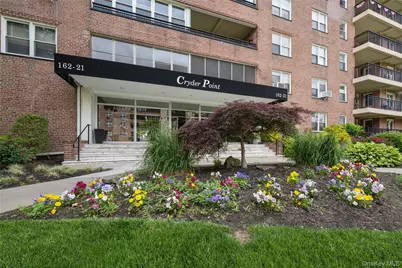 162-21 Powells Cove Boulevard #2R, Whitestone, NY 11357 - Photo 1