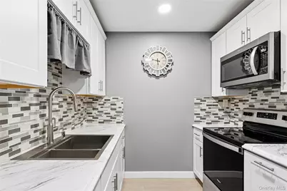 41 Richmond Boulevard #2B, Ronkonkoma, NY 11779 - Photo 4