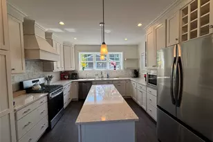 1661 Old Country Rd, Riverhead, NY 11901 - Photo 12