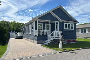 1661 Old Country Rd, Riverhead, NY 11901 - Photo 2