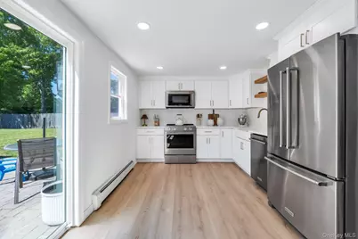 338 Easton Street, Ronkonkoma, NY 11779 - Photo 12