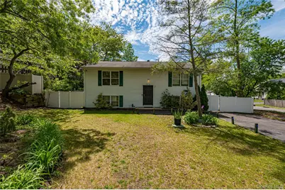 34 Roberts Street, Mastic, NY 11950 - Photo 16