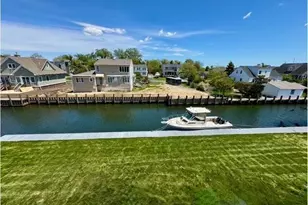 851 W Bay Dr, West Islip, NY 11795 - Photo 6