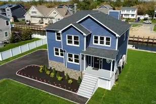 851 W Bay Dr, West Islip, NY 11795 - Photo 4