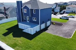 851 W Bay Dr, West Islip, NY 11795 - Photo 16