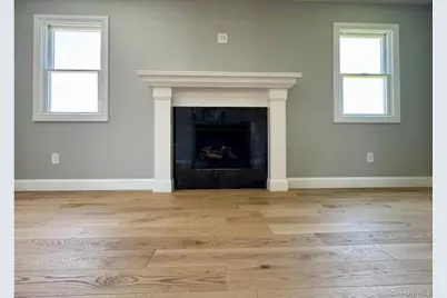 851 W Bay Drive, West Islip, NY 11795 - Photo 32