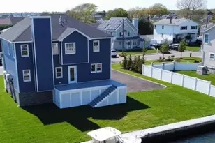 851 W Bay Dr, West Islip, NY 11795 - Photo 2