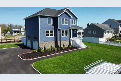 851 W Bay Drive, West Islip, NY 11795 - Photo 12