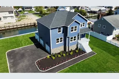 851 W Bay Drive, West Islip, NY 11795 - Photo 10