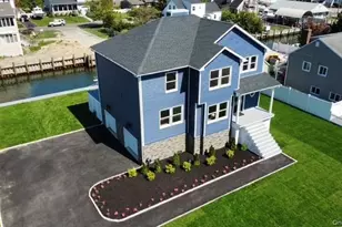851 W Bay Dr, West Islip, NY 11795 - Photo 10