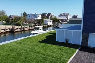 851 W Bay Dr, West Islip, NY 11795 - Photo 14