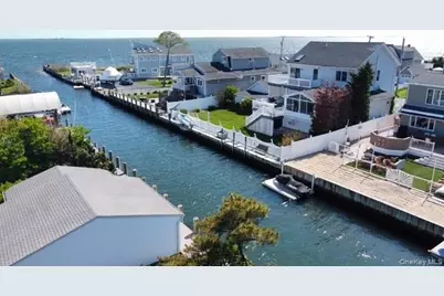 851 W Bay Drive, West Islip, NY 11795 - Photo 18
