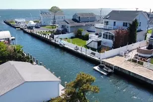 851 W Bay Dr, West Islip, NY 11795 - Photo 18